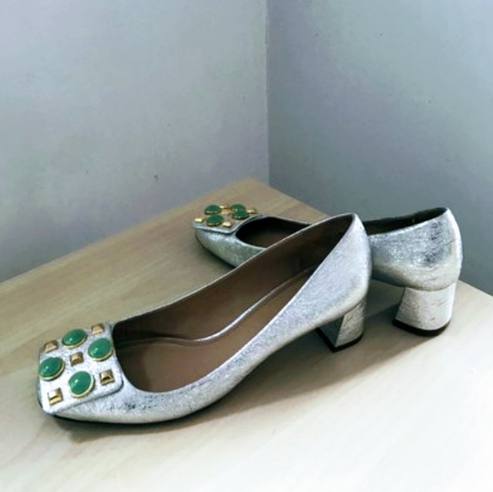 In search of Tory Burch Vanna  sz 10 10.5  or 11